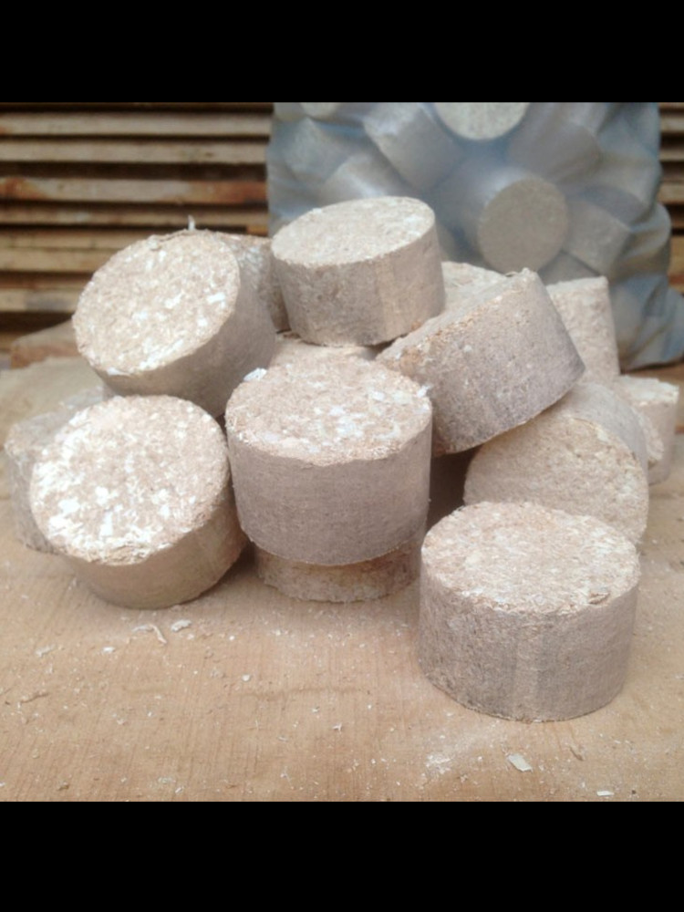 Dřevěné brikety z tvrdého dřeva